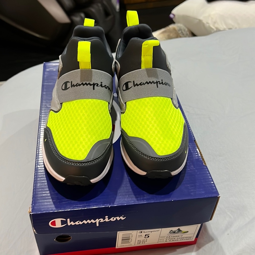 Boy tennis shoes